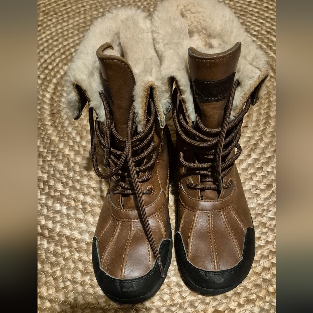 UGG  Butte Brown and Black Waterproof Boots Sz.4